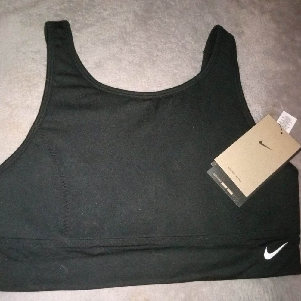 black Nike sports bra